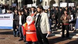 İstanbul'da Noel Baba protestosu