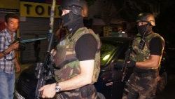İmdat çığlığı atan kadın polisi alarma geçirdi-izleyin