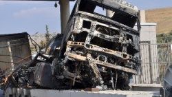 Suriye'de yakılan TIR'lar Türkiye'ye getirildi