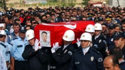 Şehidin cenazesi öğle namazına kadar camide bekletildi