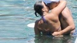 Alex eşi Daianne ile Bodrum'da dudak dudağa
