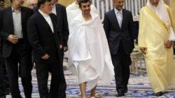 Ahmedinejad zirve öncesi ihramlı görüntülendi