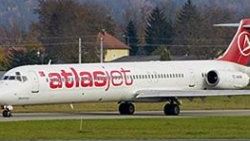 Atlasjet uçağına yıldırım çarptı