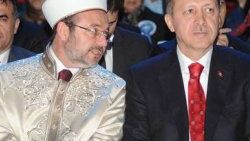 Başbakan'a 'ucube cemevi'ni sordu