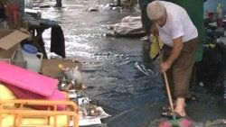 İstanbul Beyoğlu'nda yaz yağmuru zor anlar yaşattı