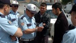 Kızlara hava atmanın cezası