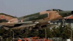 Türk jetleri Suriye sınırında keşif uçuşu yaptı