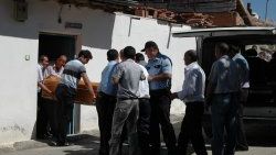 Babasını balyozla öldürdü
