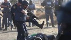Güney Afrika polisi katliamı savundu