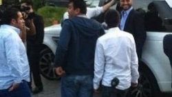 Demet ve Okan'dan para almadan kapıyı açmadı