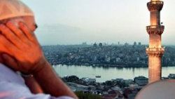 Ezan sesinden etkilenerek Müslüman oldu