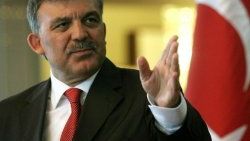 Gül: Suriye'nin üyeliği askıya alınsın