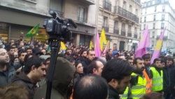 Paris'te hepimiz PKK'lıyız katil Türkiye sloganları