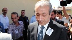 Bakan Eker şehit cenazesinde gözyaşlarına hakim olamadı