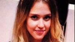 Jessica Alba sarışın oldu