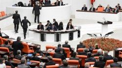 Anayasa yazımında kriz mi var