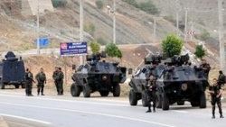 Tunceli'de polis aracına ateş açıldı