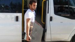 Çaldıklarını kendi elleriyle polise getirdi