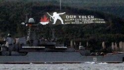 Rus savaş gemisi Çanakkale Boğazı'ndan geçti