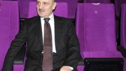 Bakan Bayraktar'dan boş salon esprisi - Video