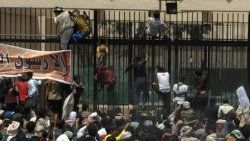 Sudan'da bulunan Alman Büyükelçiliği basıldı