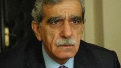 Türk'ten Hakkari şehitlerinin ailelerine başsağlığı
