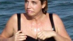 Ke$ha Rio sahillerinde frikik verdi