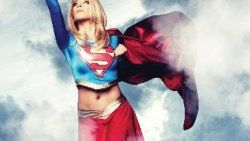 Supergirl Burcu Esmersoy - Foto Galeri