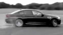 Stig BMW M5'in direksiyonunda