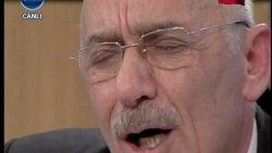 Arif Hoca şehitler için ağlayarak dua etti - İzle