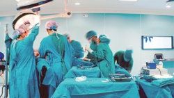 250 bin lira masraflı yüz naklinde doktorlara 50 lira