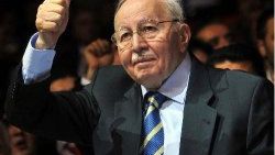 Erbakan Hoca dualarla anıldı İZLE