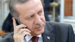 Ülkeyi telefonla yönetiyor