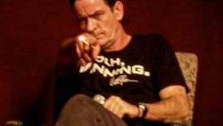 Charlie Sheen yanlışlıkla twitter'dan telefonunu paylaştı