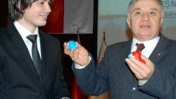 Bu kez rektör yumurta attı