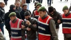 Uyuşturucu satıcıları alem yaparken yakalandı