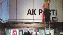 Öğrenciler AK Parti binasını işgal etti
