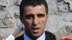 Hakan Şükür'e serbest diğer vekillere yasak
