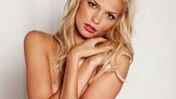Victoria's Secret'in yeni meleği Katsia - Foto