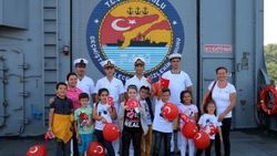 Askeri gemiler kapılarını çocuklara açtı