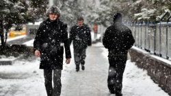 İstanbul bembeyaz bir güne uyandı