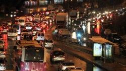 İstanbul trafiğinde kar çilesi