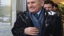 Kadir Topbaş gazetecilerle kar topu oynadı