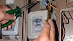 İşçileri elektrik çarptı: 2 ölü