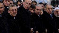 Erdoğan İbrahim Subaşı'nın tabutunu omuzladı