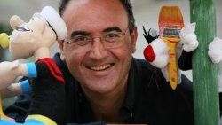 Sunay Akın sevgililer için sahne aldı