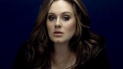 Adele: Babamı görsem yüzüne tükürürüm