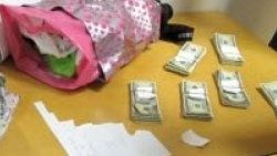 Araçtan binlerce dolar attı