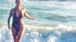 Tuğba Özay deniz mevsimini erken getirdi