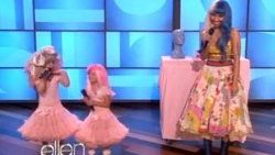 İki küçük kızdan Nicki Minaj performansı - Video